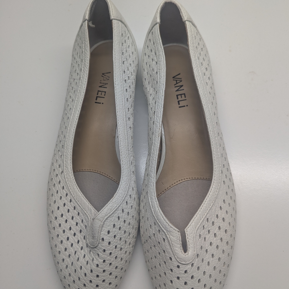 VANELi Women's White Flats